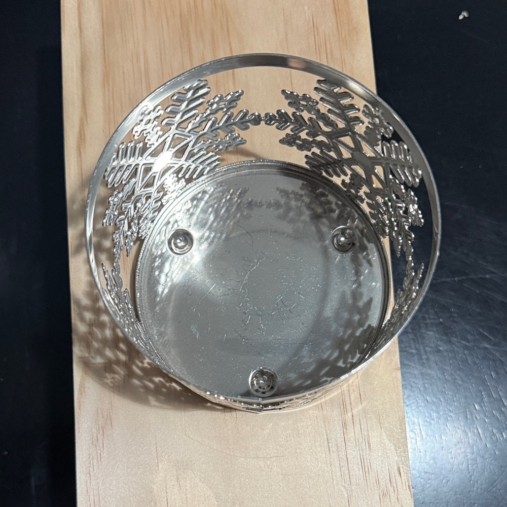 Bath and Body Works Silver Snowflake Candle Holder - Picture 5 of 6